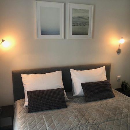 Cosy 1 Bedroom Apartment In The Heart Of Old Town With Parking Kaunas Esterno foto