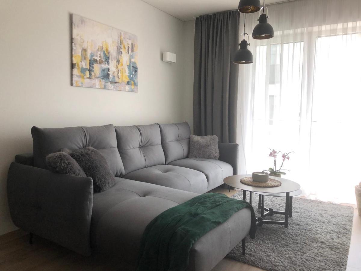 Cosy 1 Bedroom Apartment In The Heart Of Old Town With Parking Kaunas Esterno foto