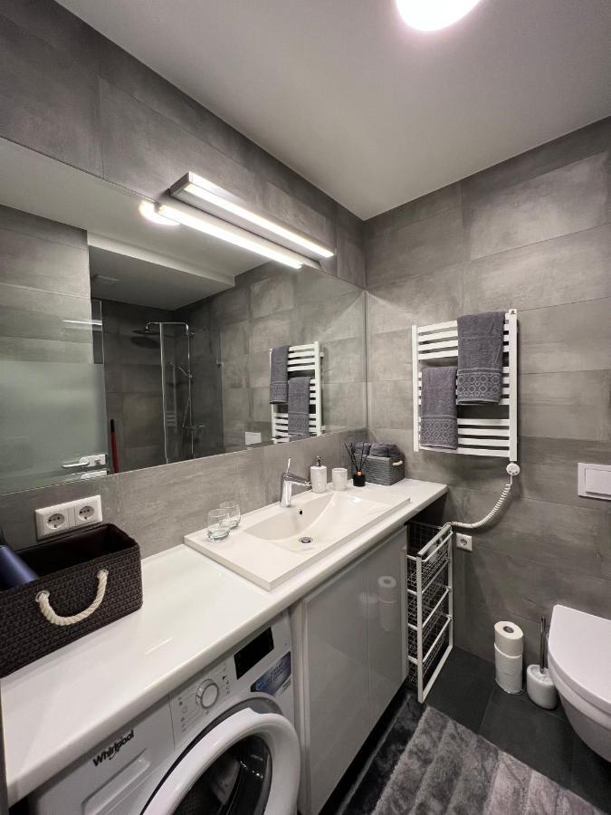 Cosy 1 Bedroom Apartment In The Heart Of Old Town With Parking Kaunas Esterno foto