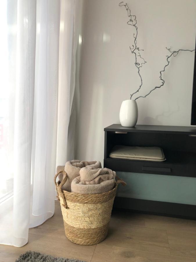 Cosy 1 Bedroom Apartment In The Heart Of Old Town With Parking Kaunas Esterno foto