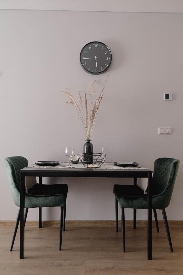 Cosy 1 Bedroom Apartment In The Heart Of Old Town With Parking Kaunas Esterno foto